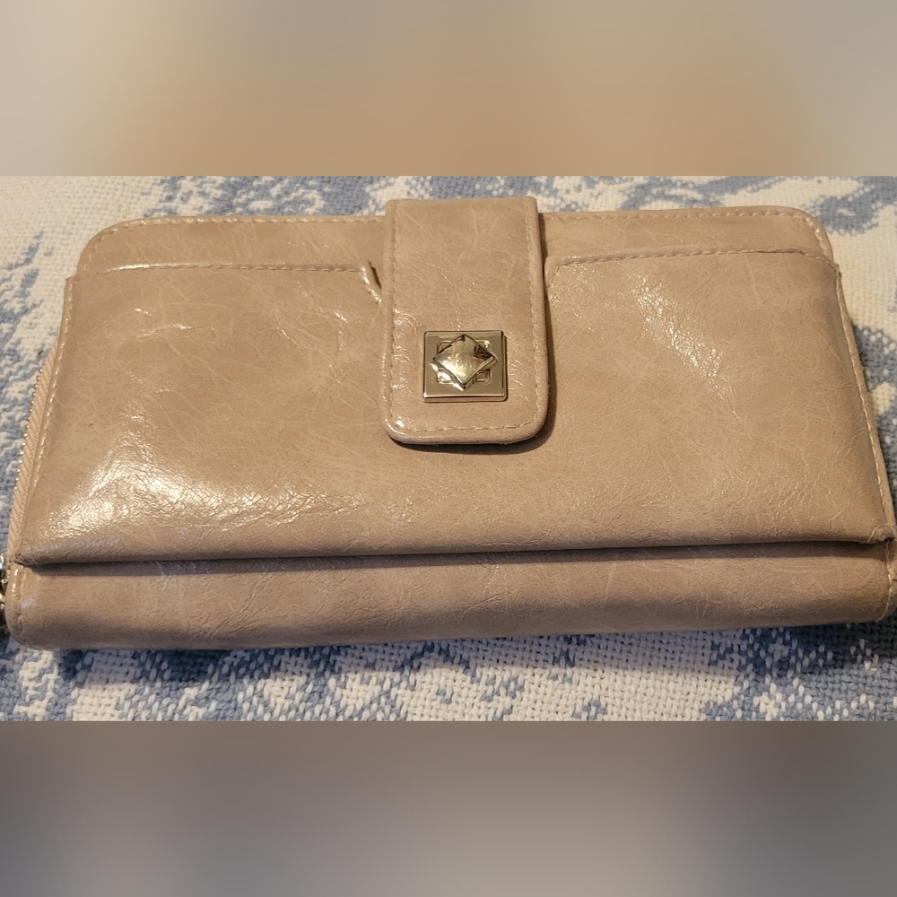 Wallet/Purse/Wristlet Ladies